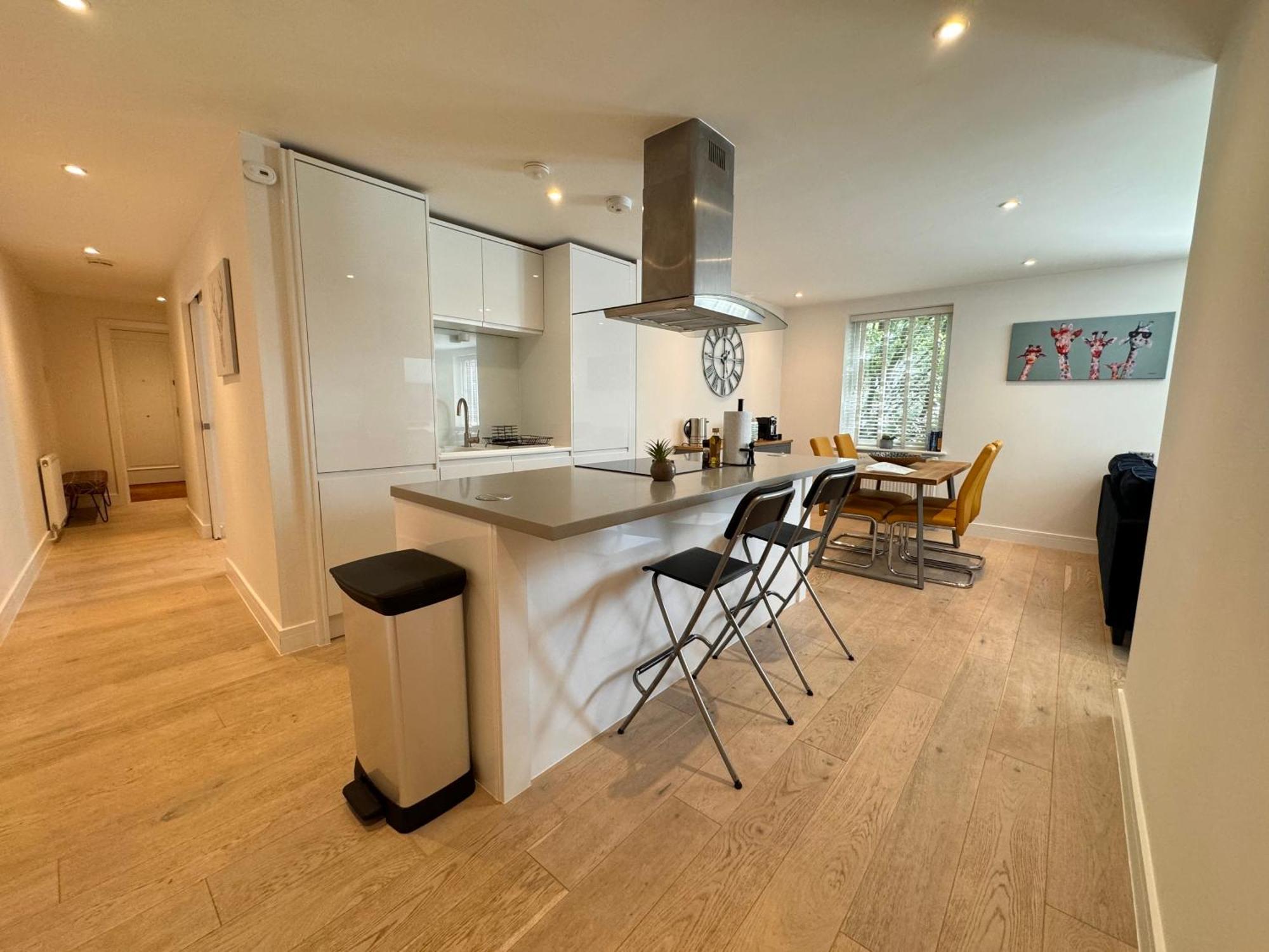 Spacious & Light 2bed, 2bath In The Heart Of Apartment