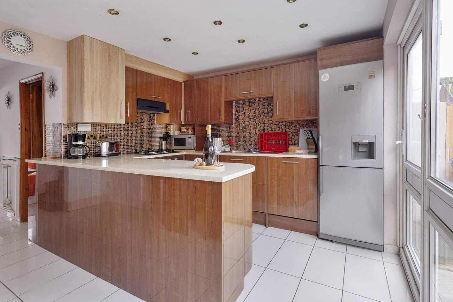 Three Bedroom In A Great Location Apartment