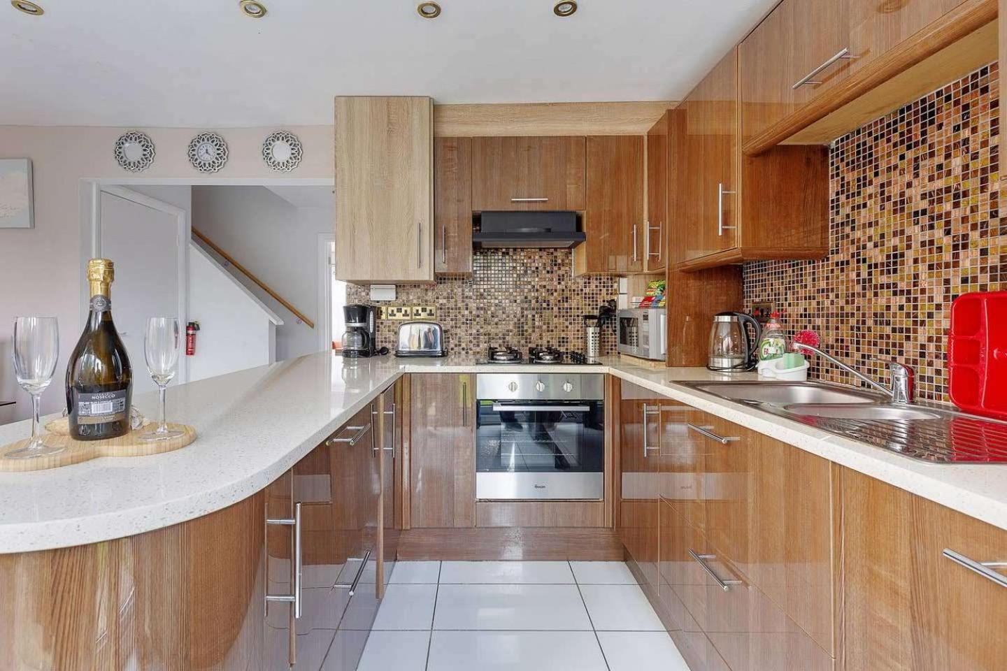 Apartment Three Bedroom In A Great Location