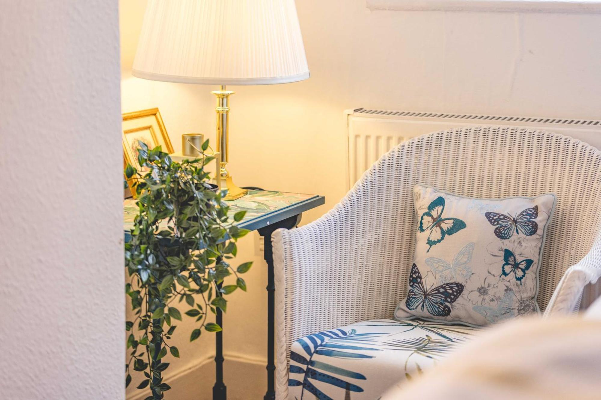 Royal Castle With Alfresco Dining And Parking Sl4 2 Bed 1 Bath Characterful * Windsor