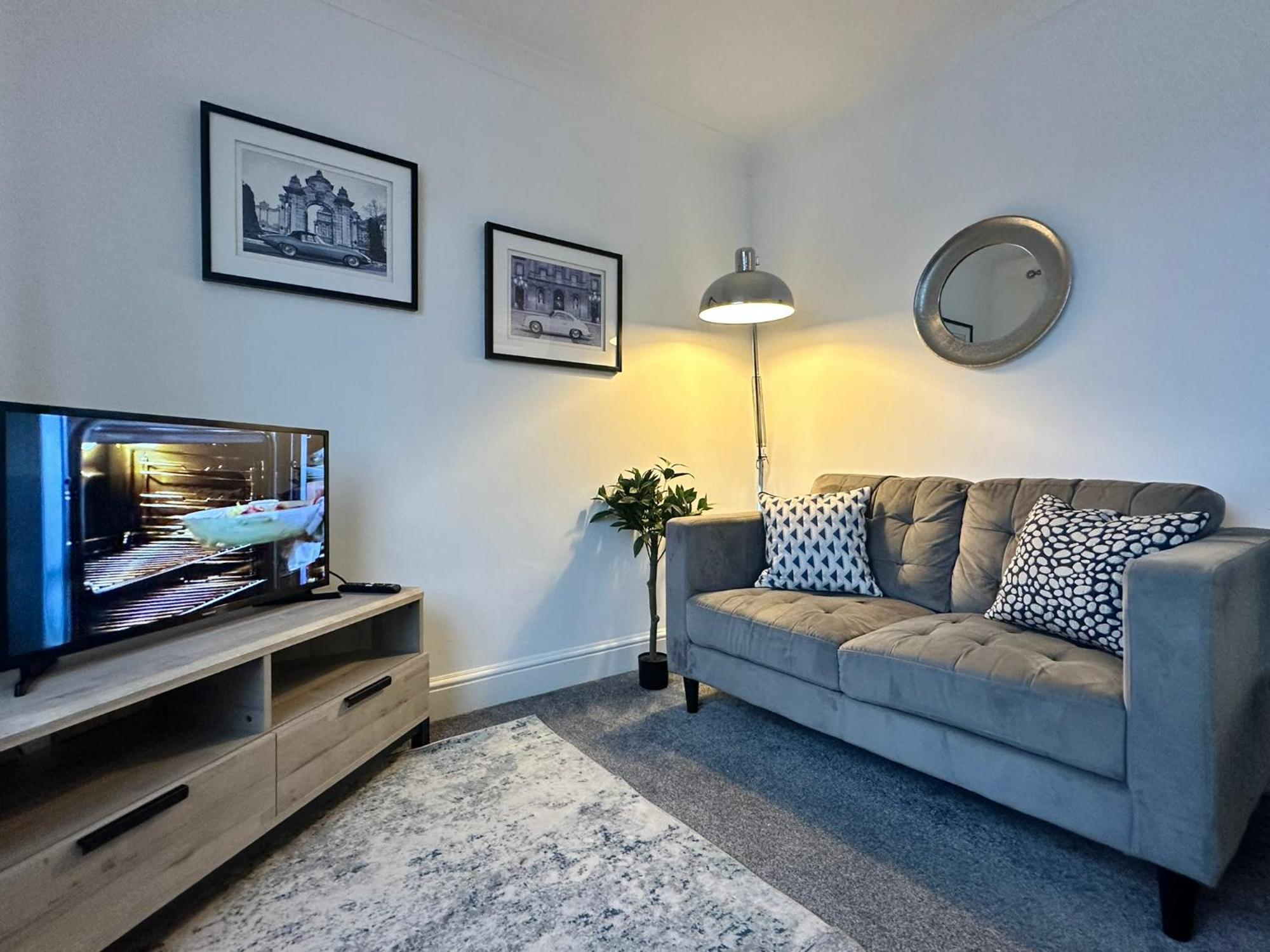 2 Bedroom In 33a Windsor