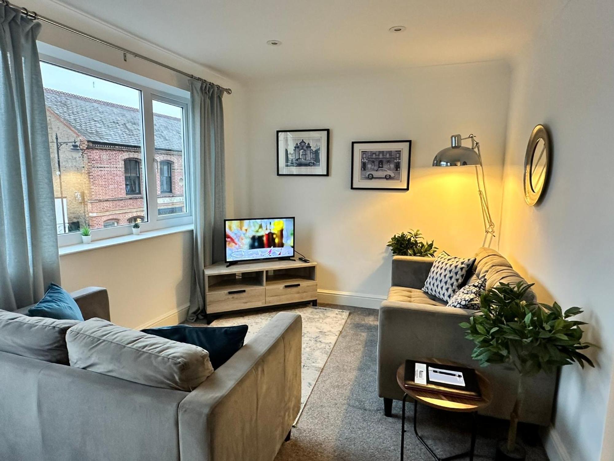 2 Bedroom In 33a * Windsor