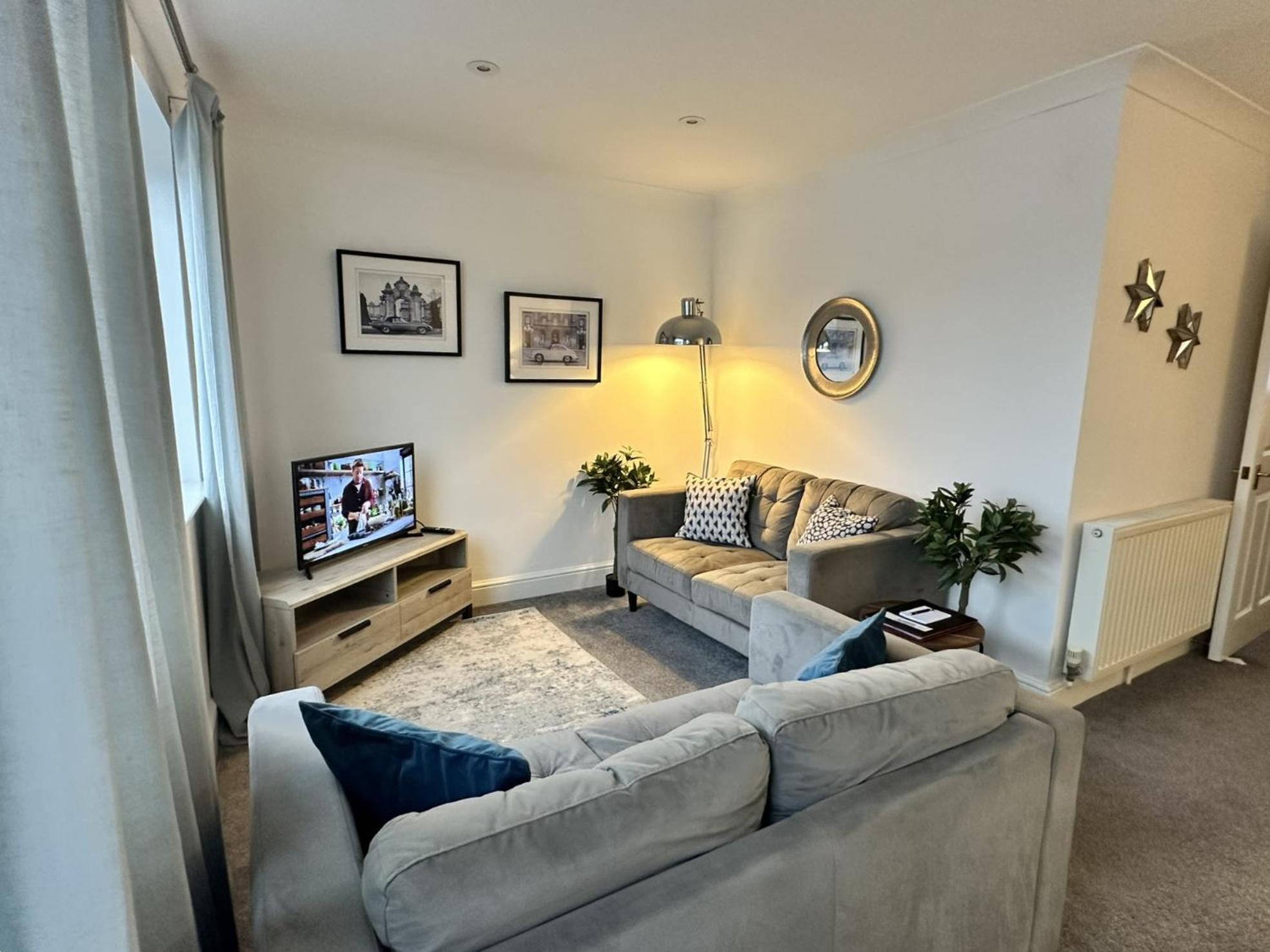 2 Bedroom In 33a