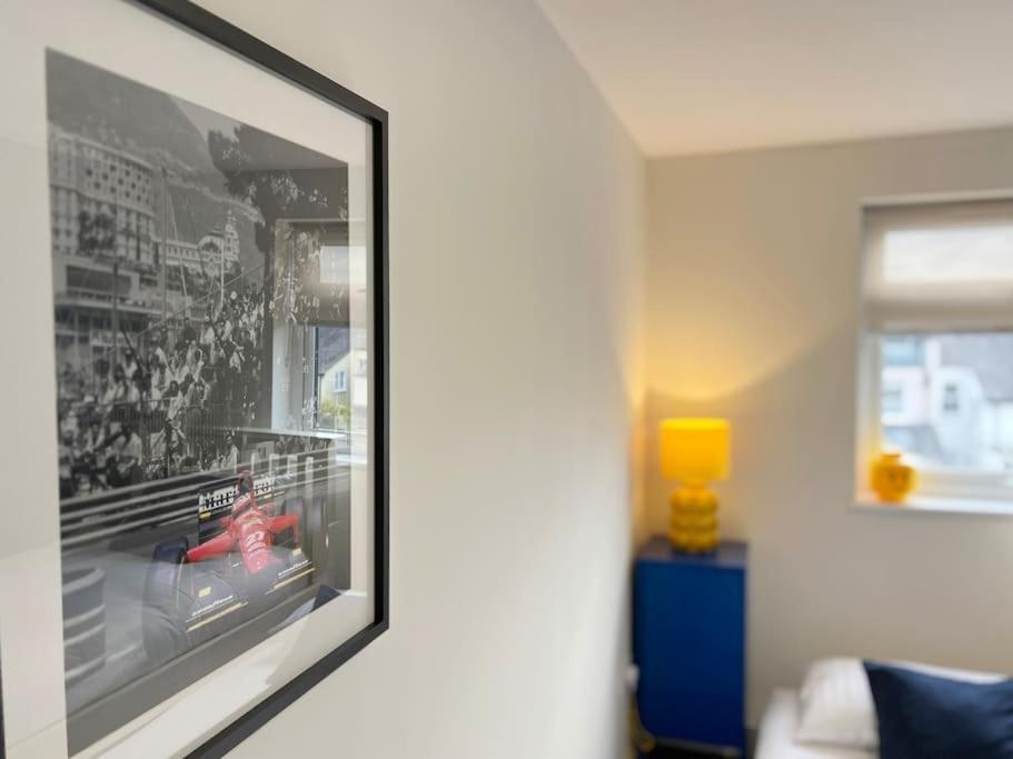 Luxury 5 Bed Home, Parking, Private Garden - Castle View, Legoland, Ascot, Heathrow Airport