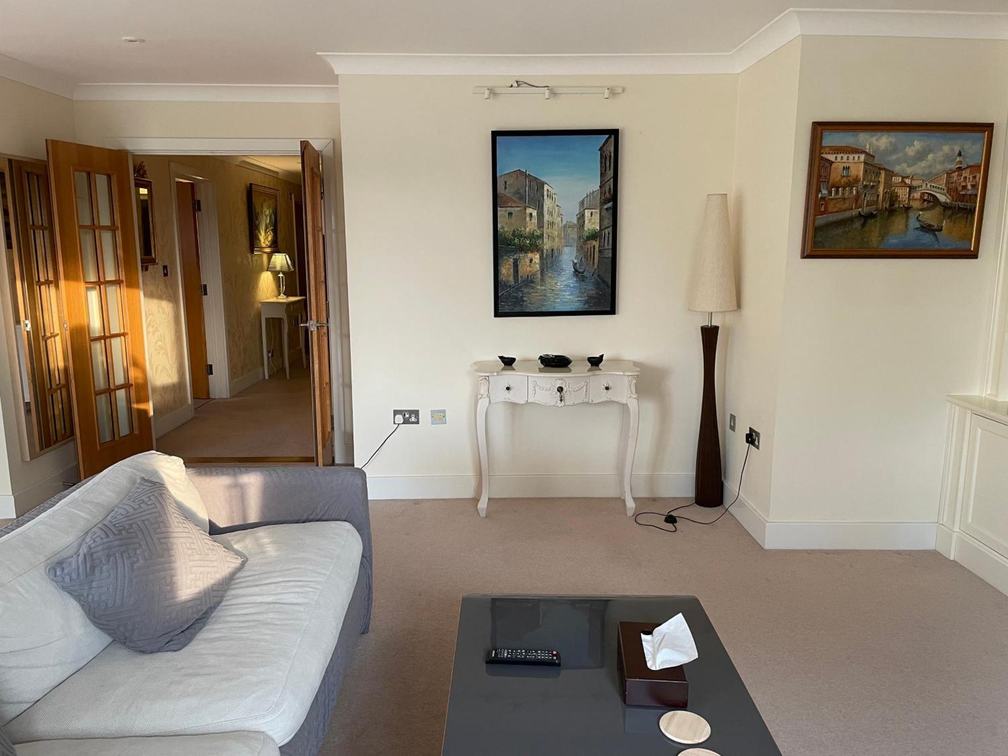 Homestay Floor En-suite Double Bedrooms With Great View Of Castle & Free Parking *