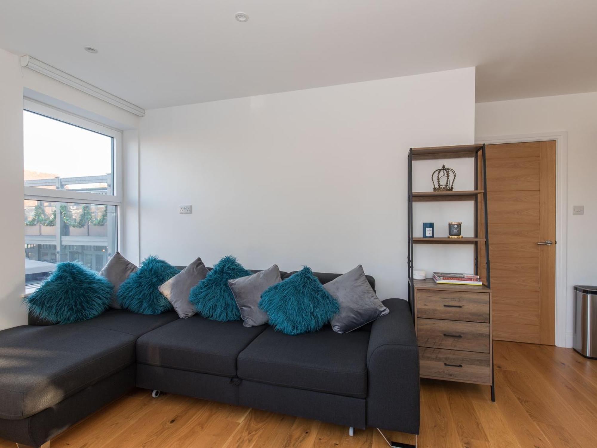 Pass The Keys Luxury 1 Bed Flat On Riverside Apartment