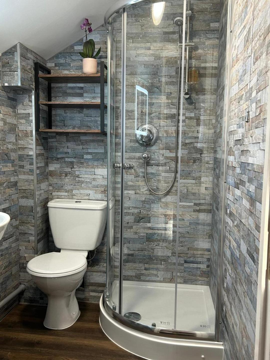 The Pub & With Onsite Free Parking 2 Minutes From Legoland 3* Windsor