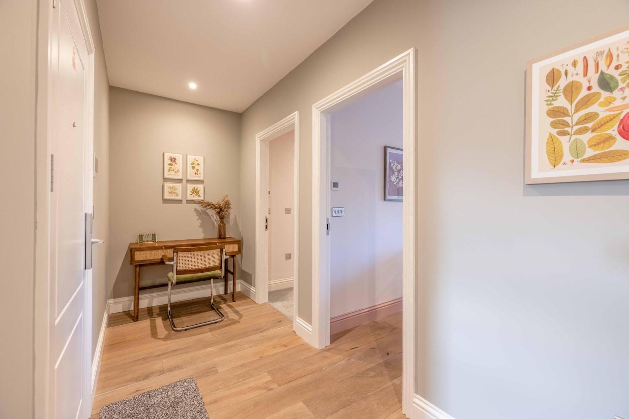 Garden Flat - 2 Bed 2 Bath - Allocated Parking * Windsor