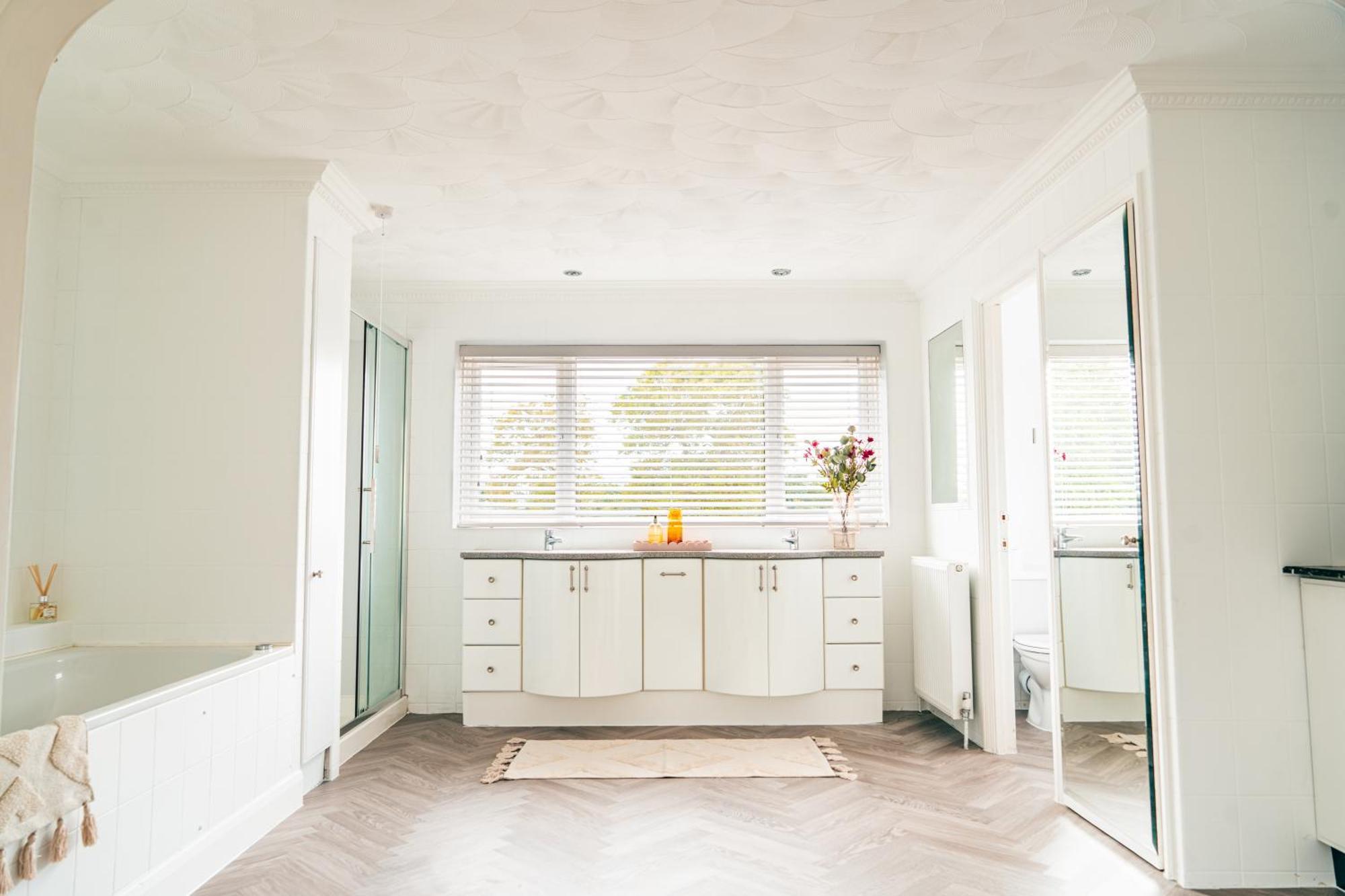 Riverside Bliss In Windsor, 5 Bed, Secure Parking * Windsor