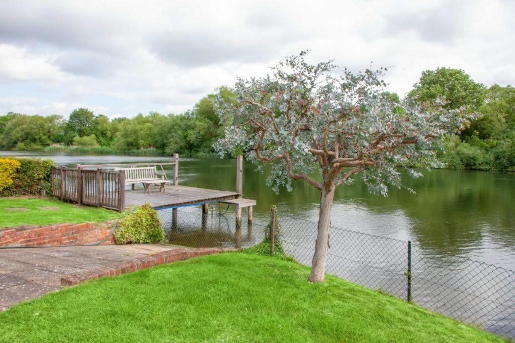Riverside Bliss In Windsor, 5 Bed, Secure Parking