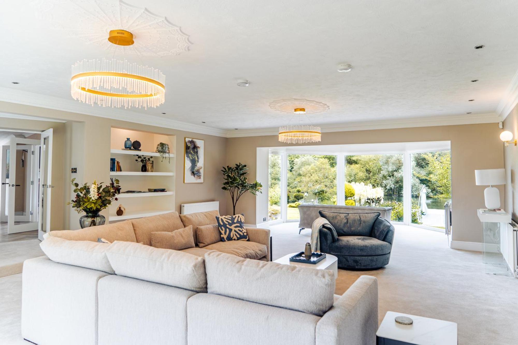 Riverside Bliss In Windsor, 5 Bed, Secure Parking Holiday home