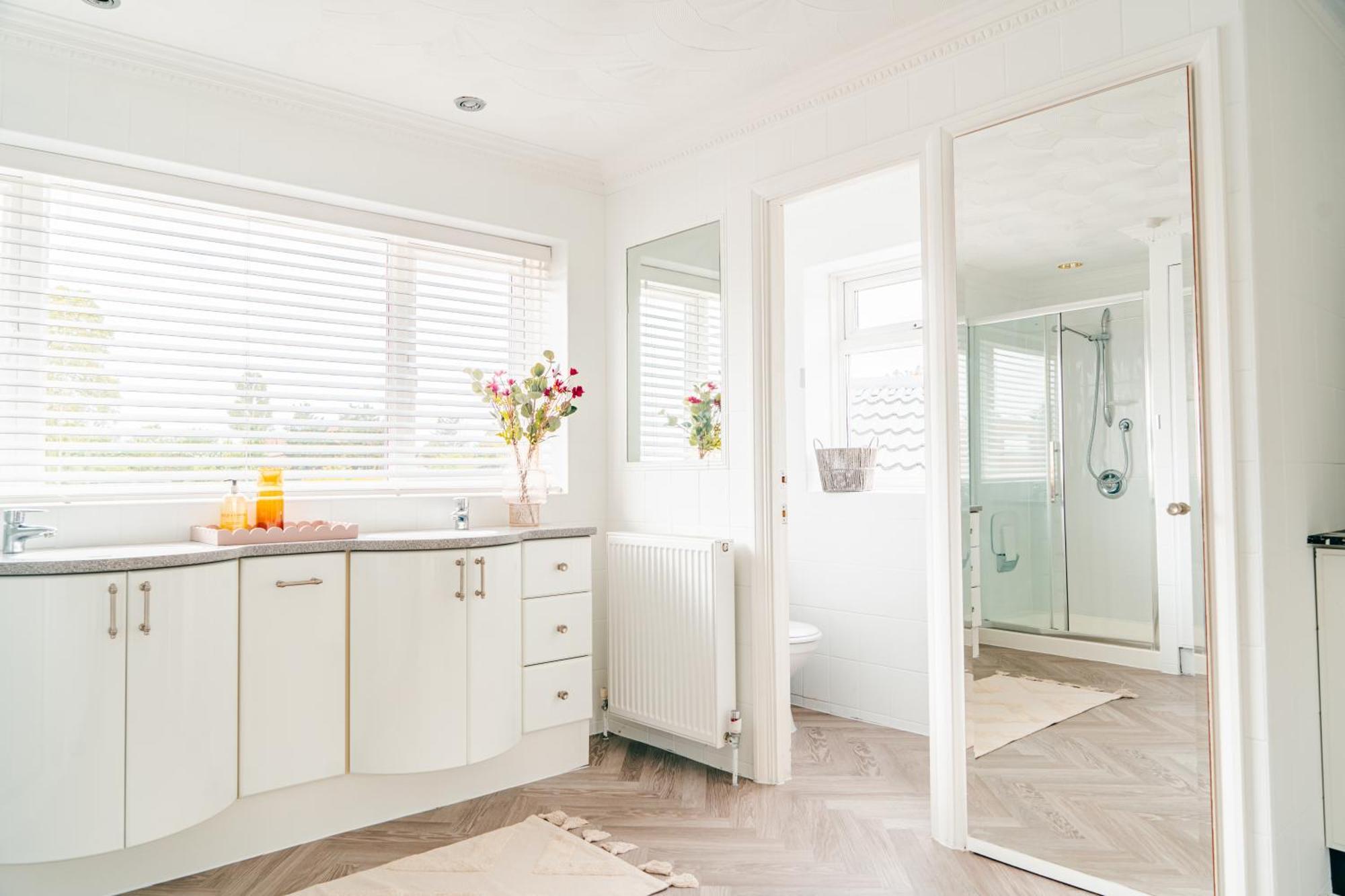 Riverside Bliss In Windsor, 5 Bed, Secure Parking Holiday home