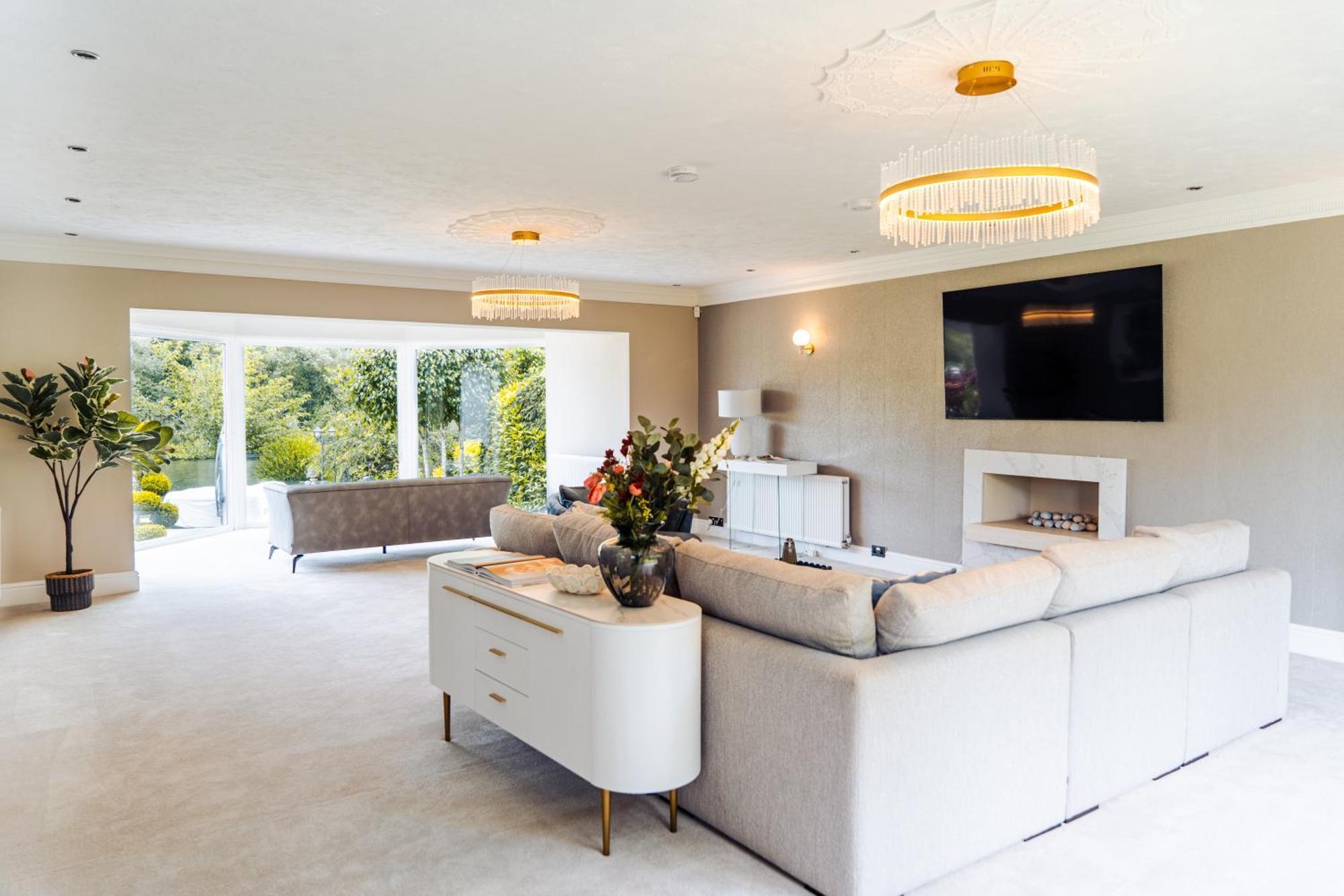 Riverside Bliss In Windsor, 5 Bed, Secure Parking Windsor