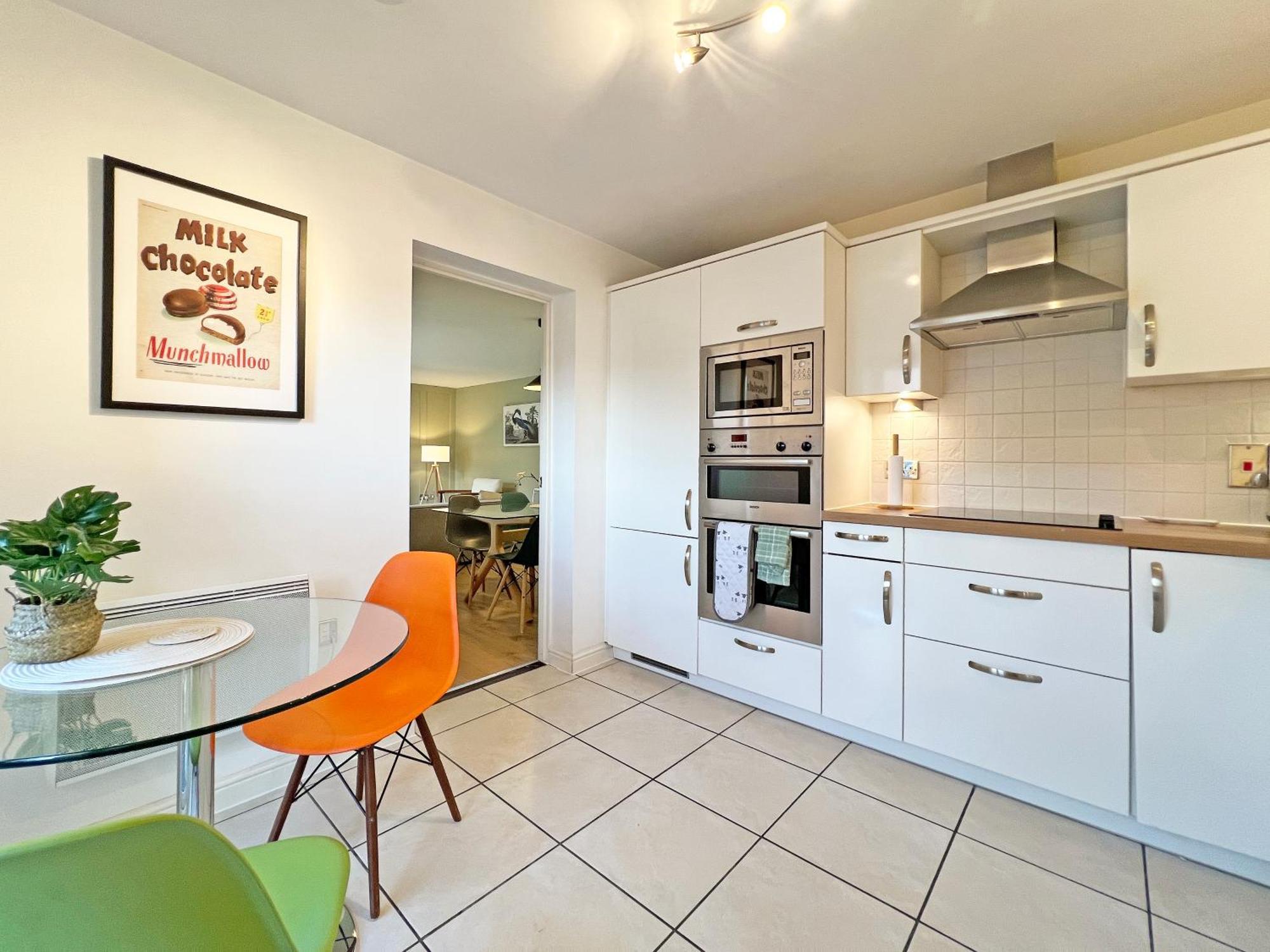 Prime Location 3 Bedroom With Free Private Parking Windsor