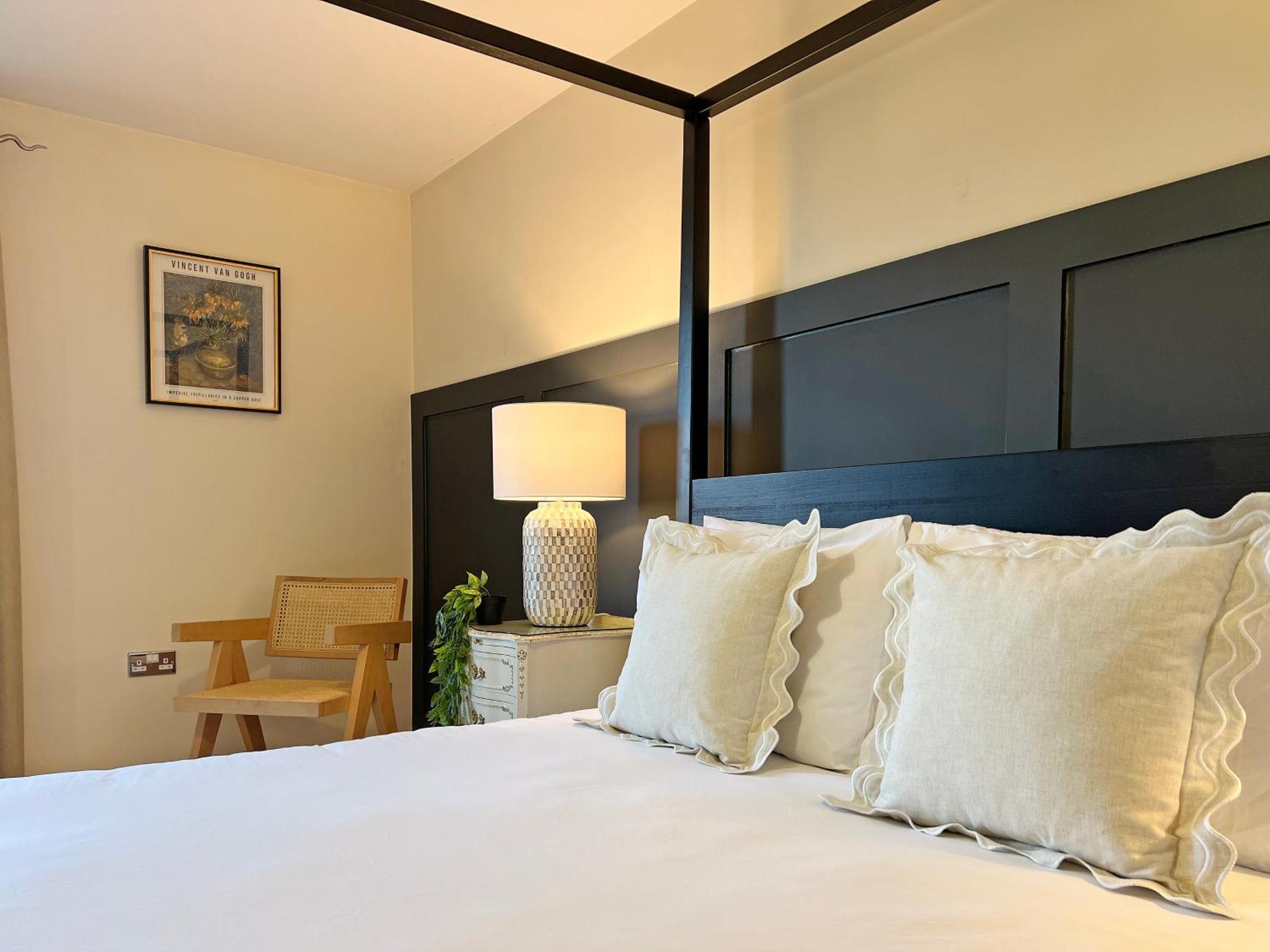 Prime Location 3 Bedroom With Free Private Parking Windsor