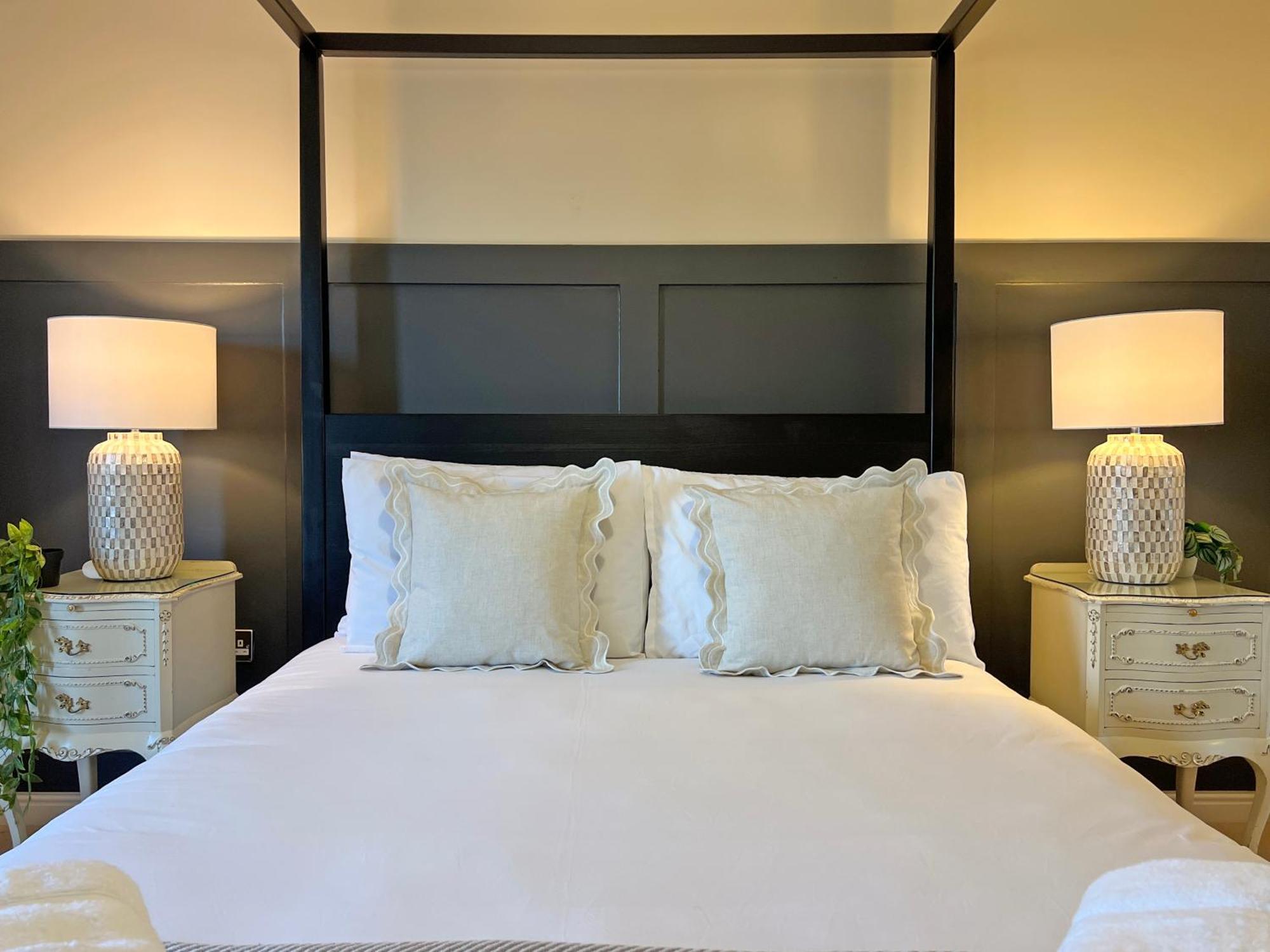 Apartment Prime Location 3 Bedroom With Free Private Parking
