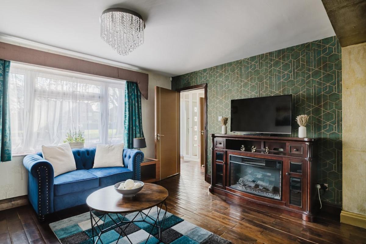 Four Bedroom House By Brookland Serviced Short Lets London With Free Wifi *