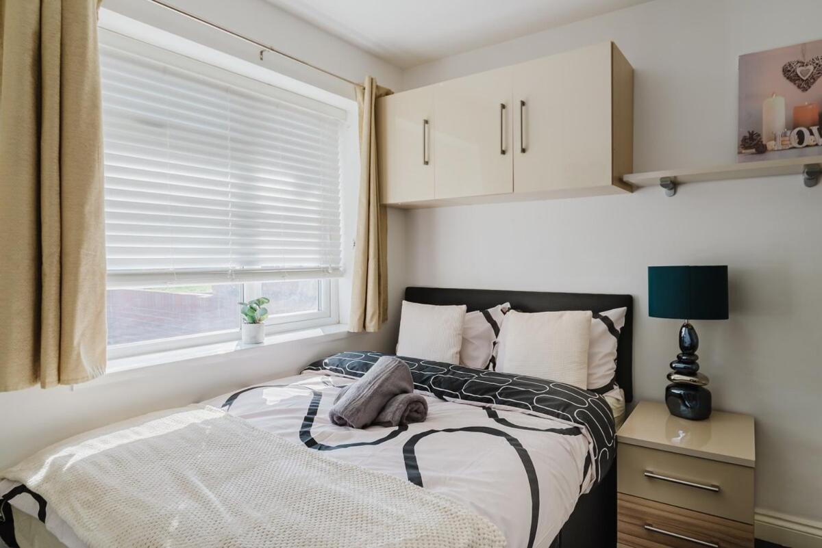 Apartment Four Bedroom House By Brookland Serviced Short Lets London With Free Wifi Windsor