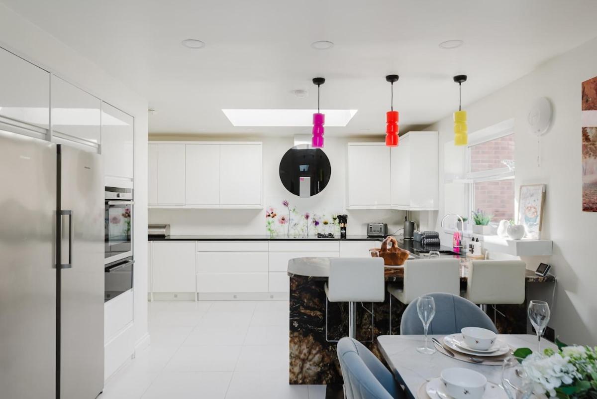 Four Bedroom House By Brookland Serviced Short Lets London With Free Wifi Apartment Windsor
