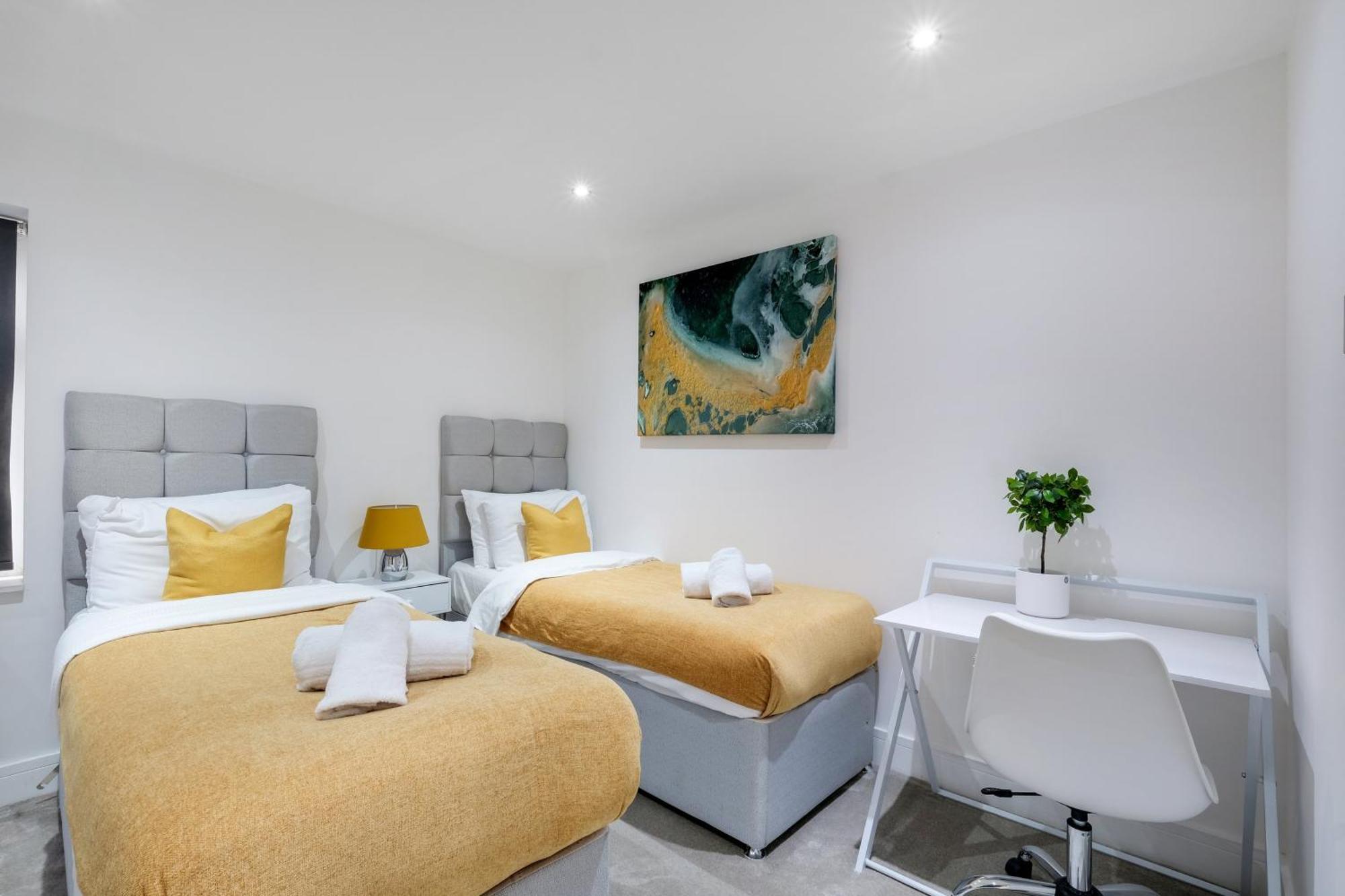 Stunning 5 Bedroom, 3 Bathroom In * Windsor