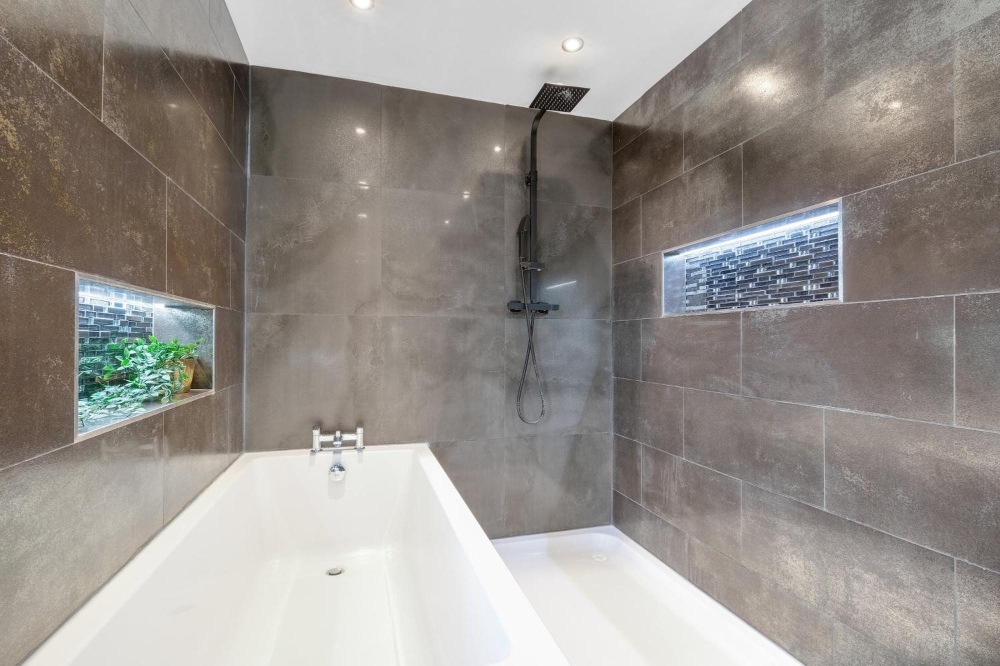Holiday home Stunning 5 Bedroom, 3 Bathroom In *