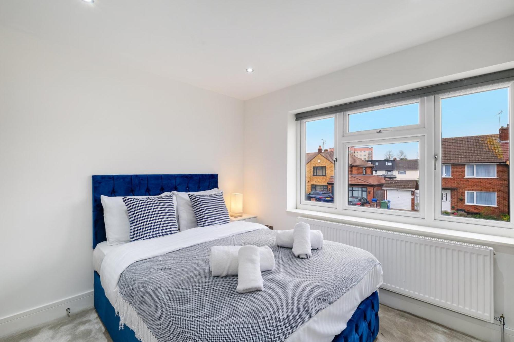 Stunning 5 Bedroom, 3 Bathroom In