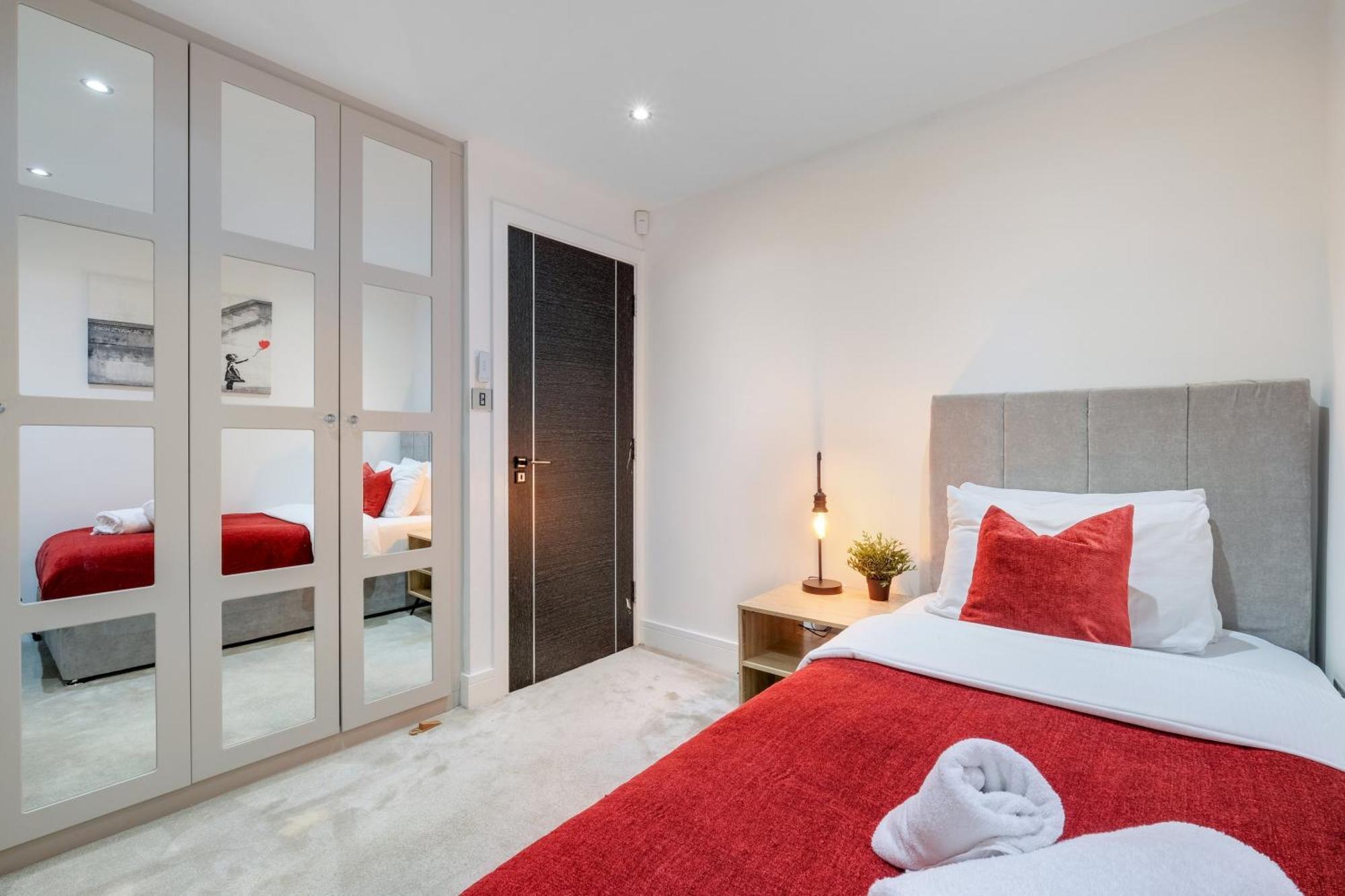 Stunning 5 Bedroom, 3 Bathroom In