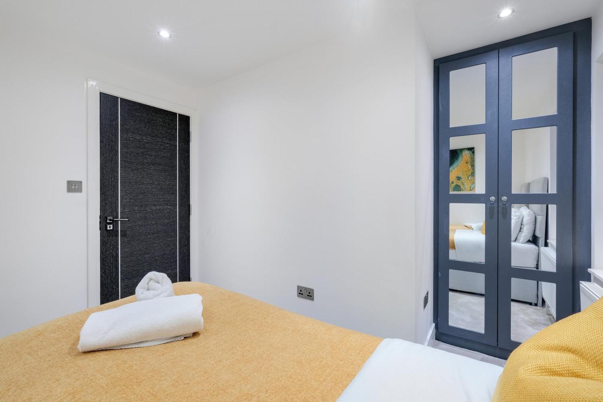 Holiday home Stunning 5 Bedroom, 3 Bathroom In Windsor