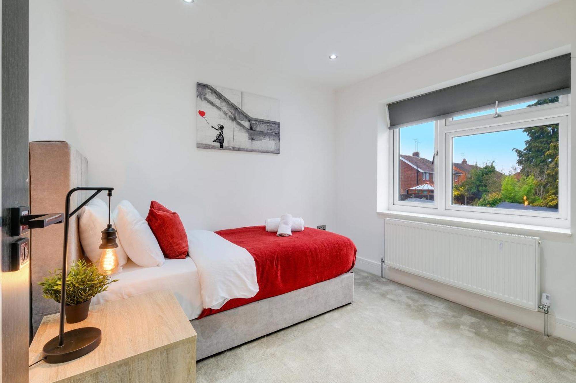 Stunning 5 Bedroom, 3 Bathroom In *