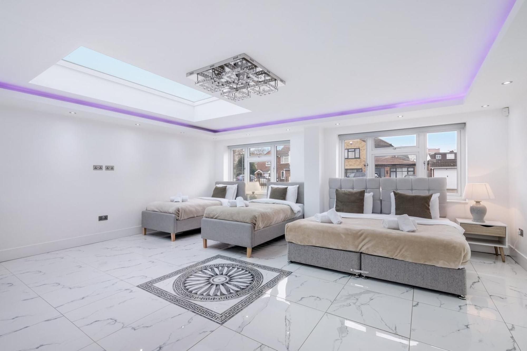 Holiday home Stunning 5 Bedroom, 3 Bathroom In Windsor