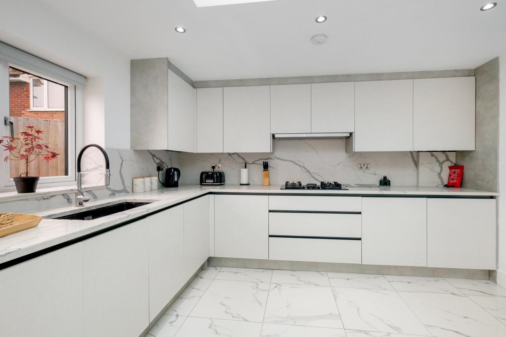 Holiday home Stunning 5 Bedroom, 3 Bathroom In Windsor