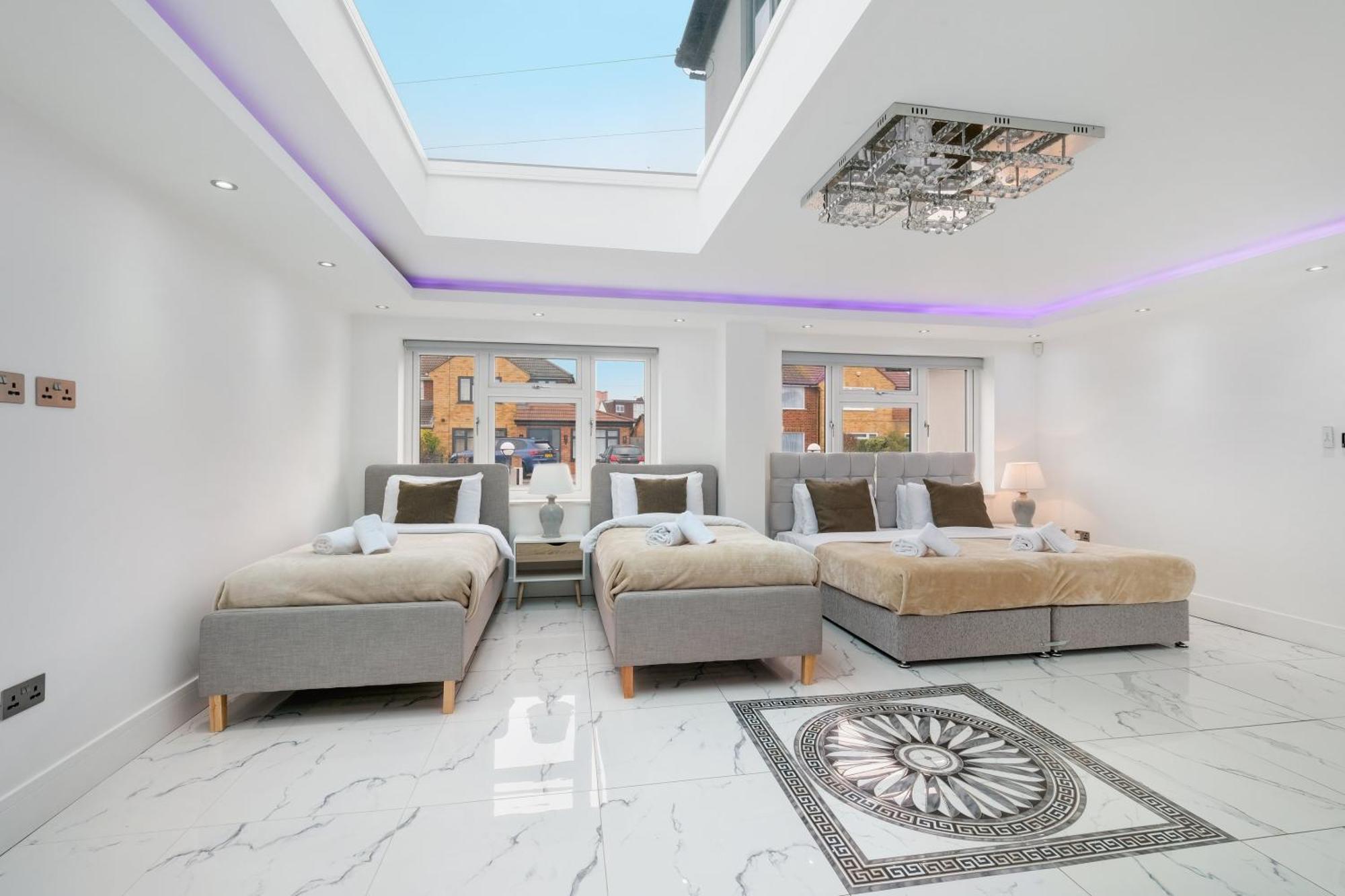 Holiday home Stunning 5 Bedroom, 3 Bathroom In