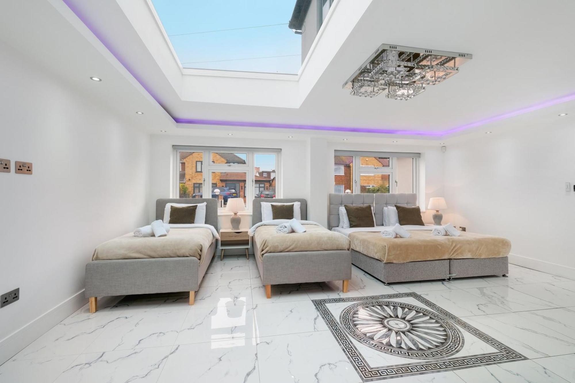 Holiday home Stunning 5 Bedroom, 3 Bathroom In