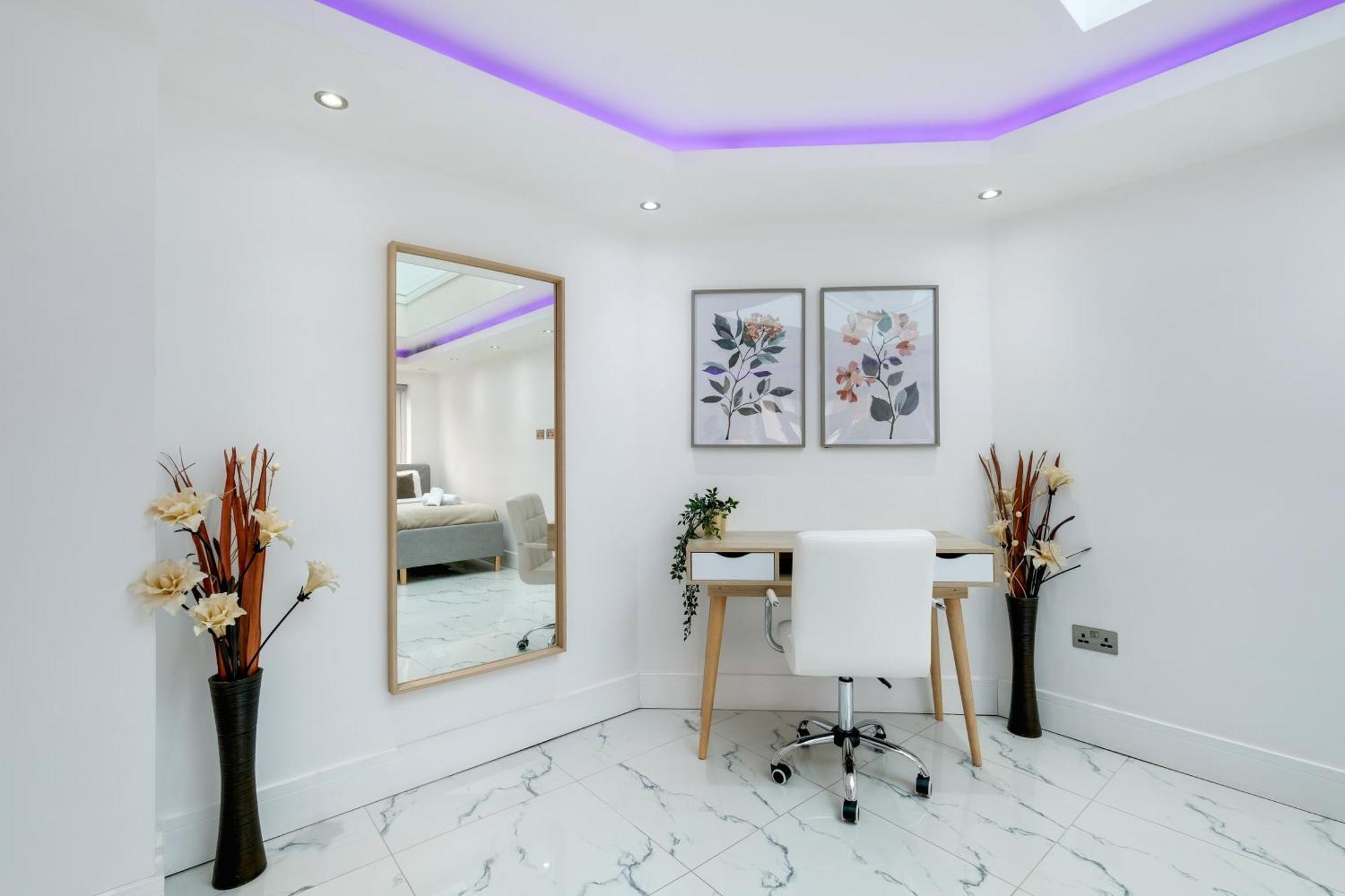 Stunning 5 Bedroom, 3 Bathroom In *