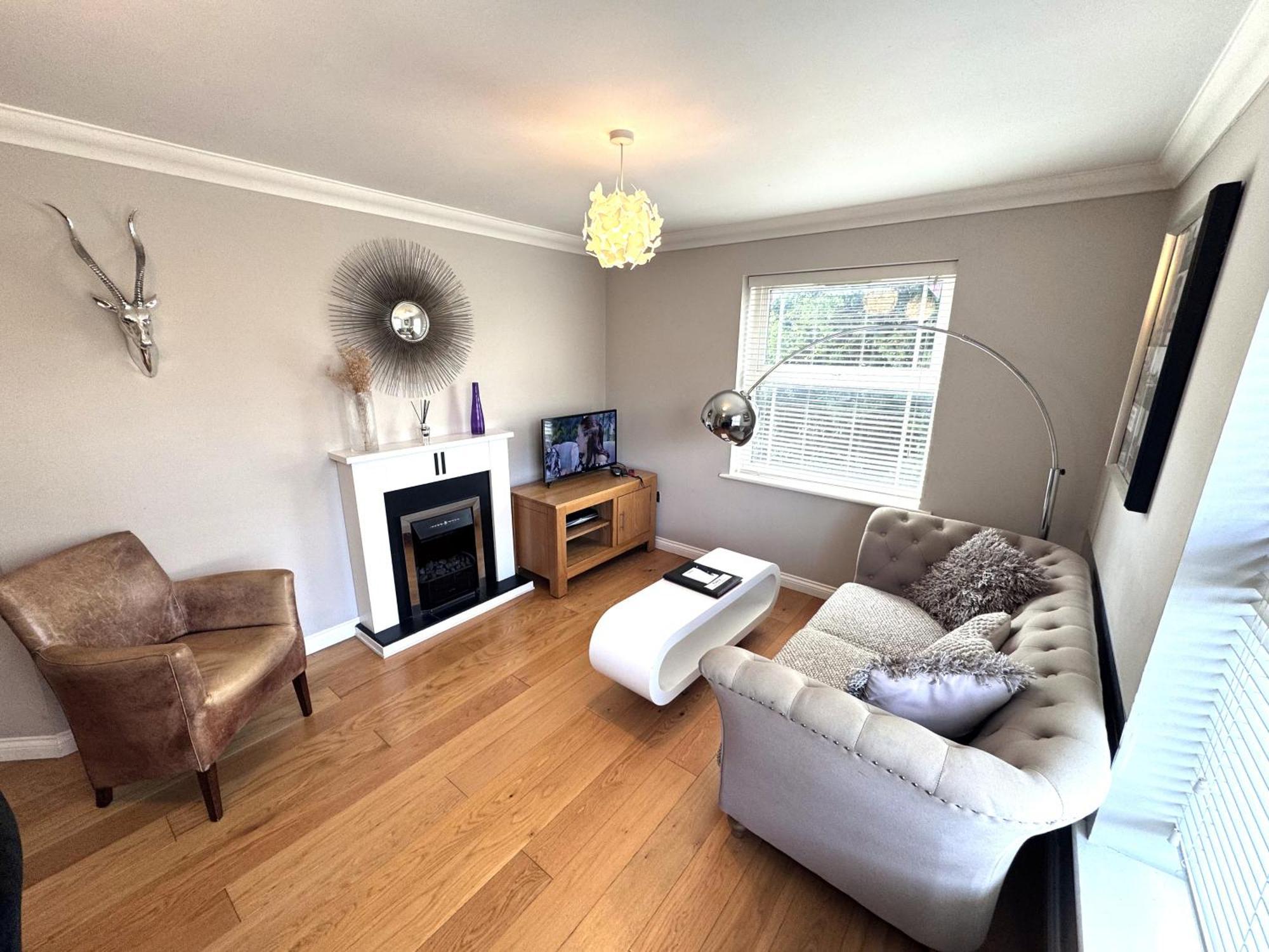 2 Bed 2 Bath Windsor Apartment & Parking 15Cc *