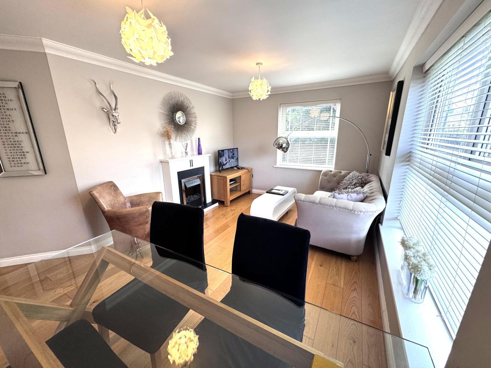 Apartment 2 Bed 2 Bath Windsor Apartment & Parking 15Cc *