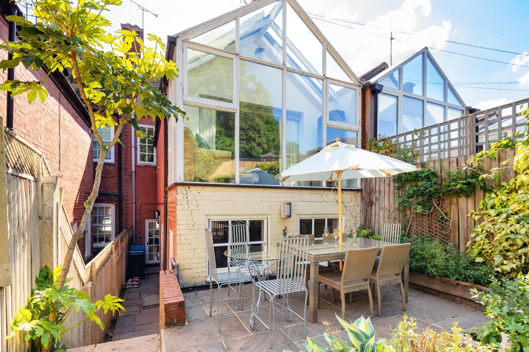 Castle 4-bed & Garden Holiday home *