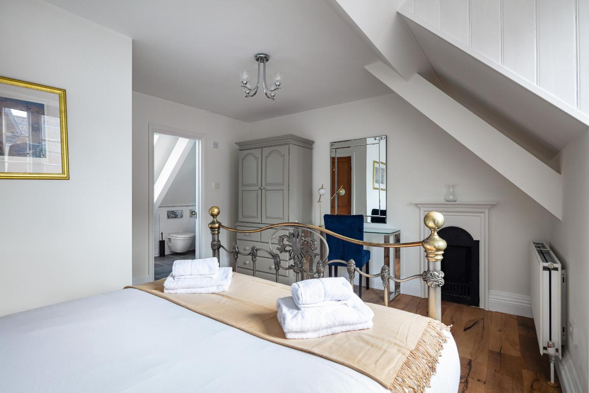 Castle 4-bed & Garden Holiday home Windsor