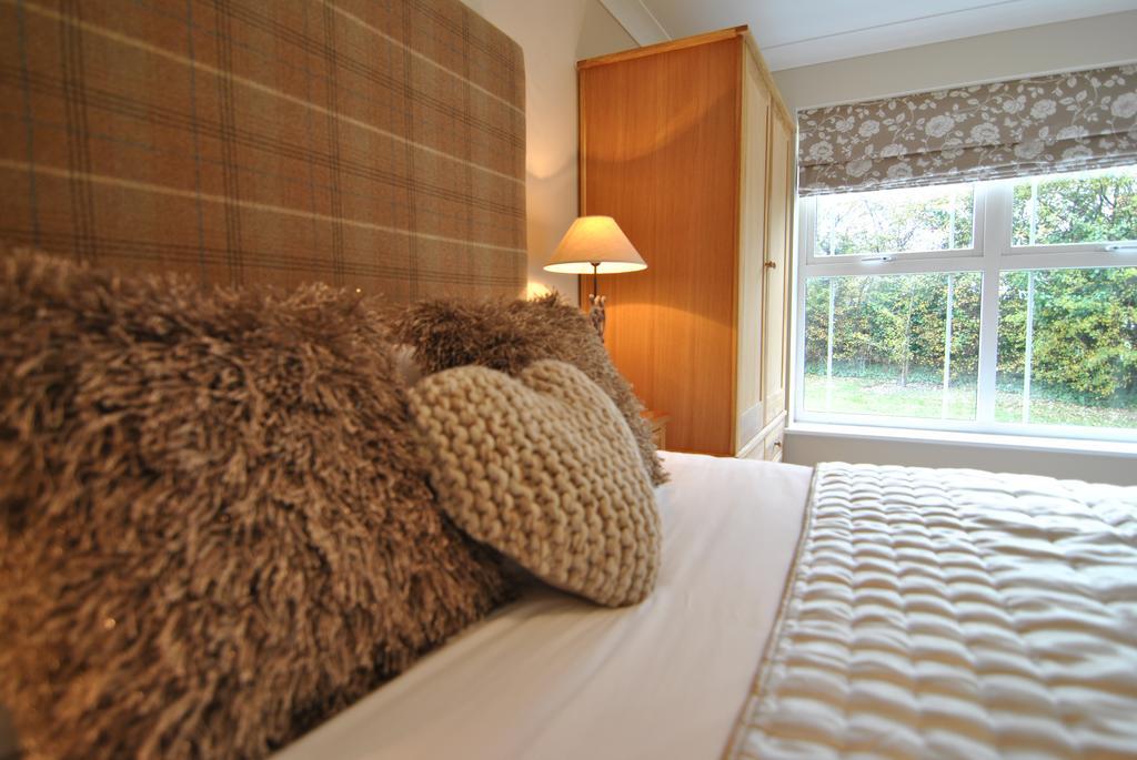2 Bed 2 Bath Windsor Apartment & Parking 15Cc