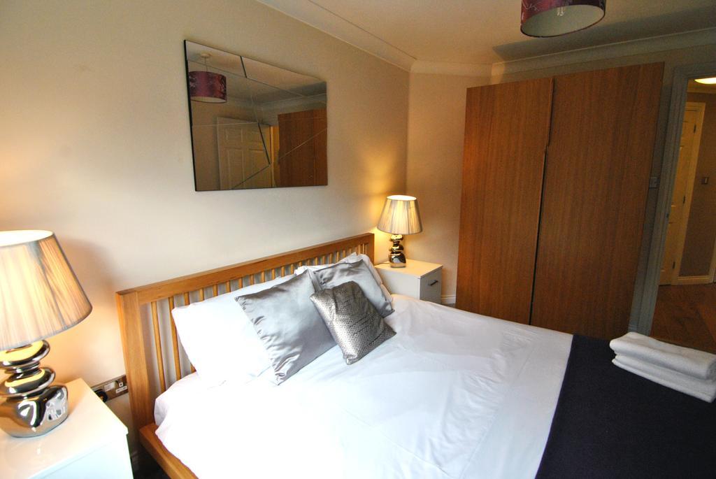 Apartment 2 Bed 2 Bath Windsor Apartment & Parking 15Cc Windsor