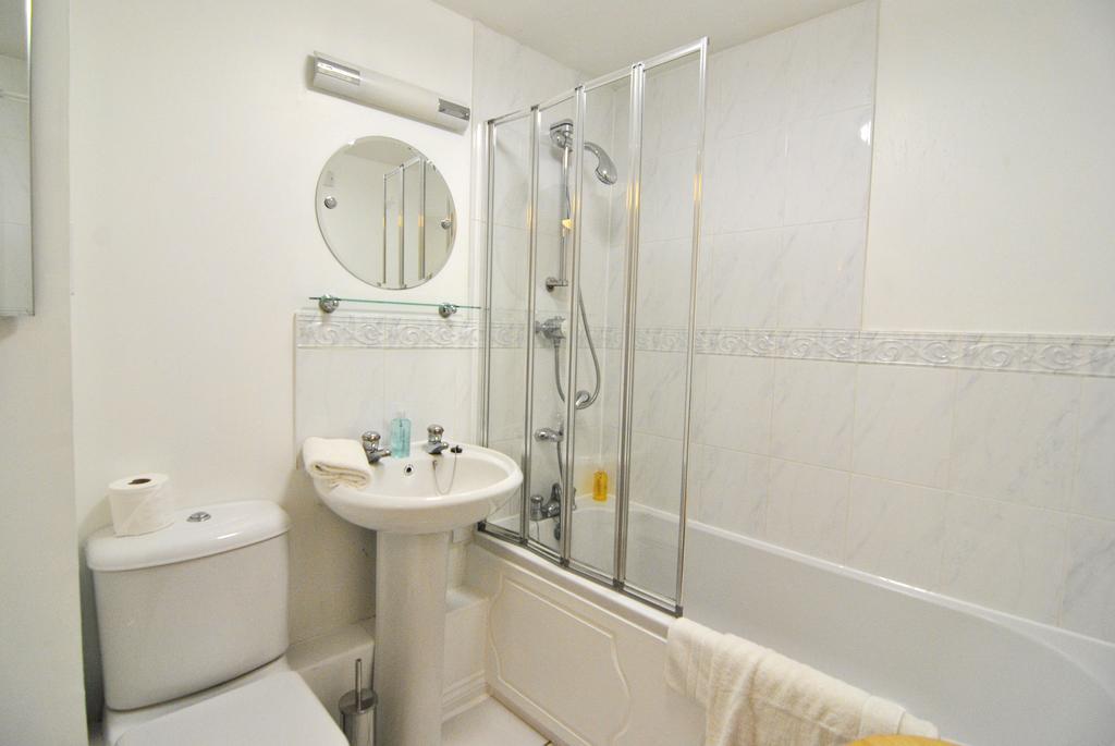 2 Bed 2 Bath Windsor Apartment & Parking 15Cc Windsor