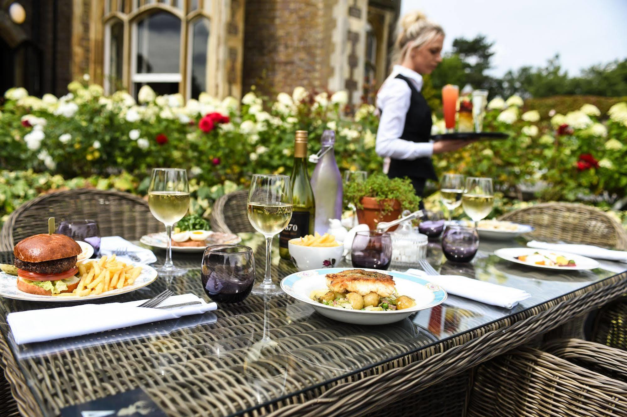 Oakley Court 4*