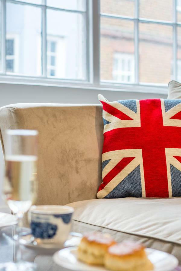 Castle Properties: The Sovereign 5 Bed Town House Apartment Windsor