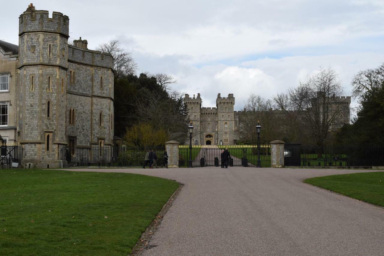 Castle Properties: The Sovereign 5 Bed Town House * Windsor