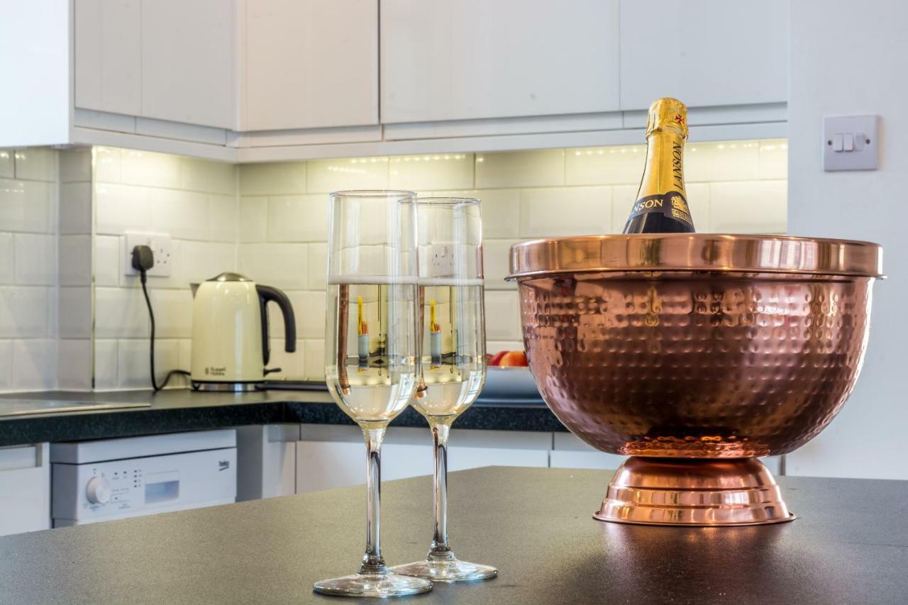 Castle Properties: The Sovereign 5 Bed Town House Apartment Windsor