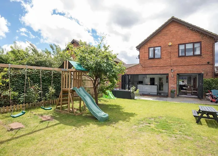 Pass The Keys Spacious 3 Bed By River Thames Old Windsor